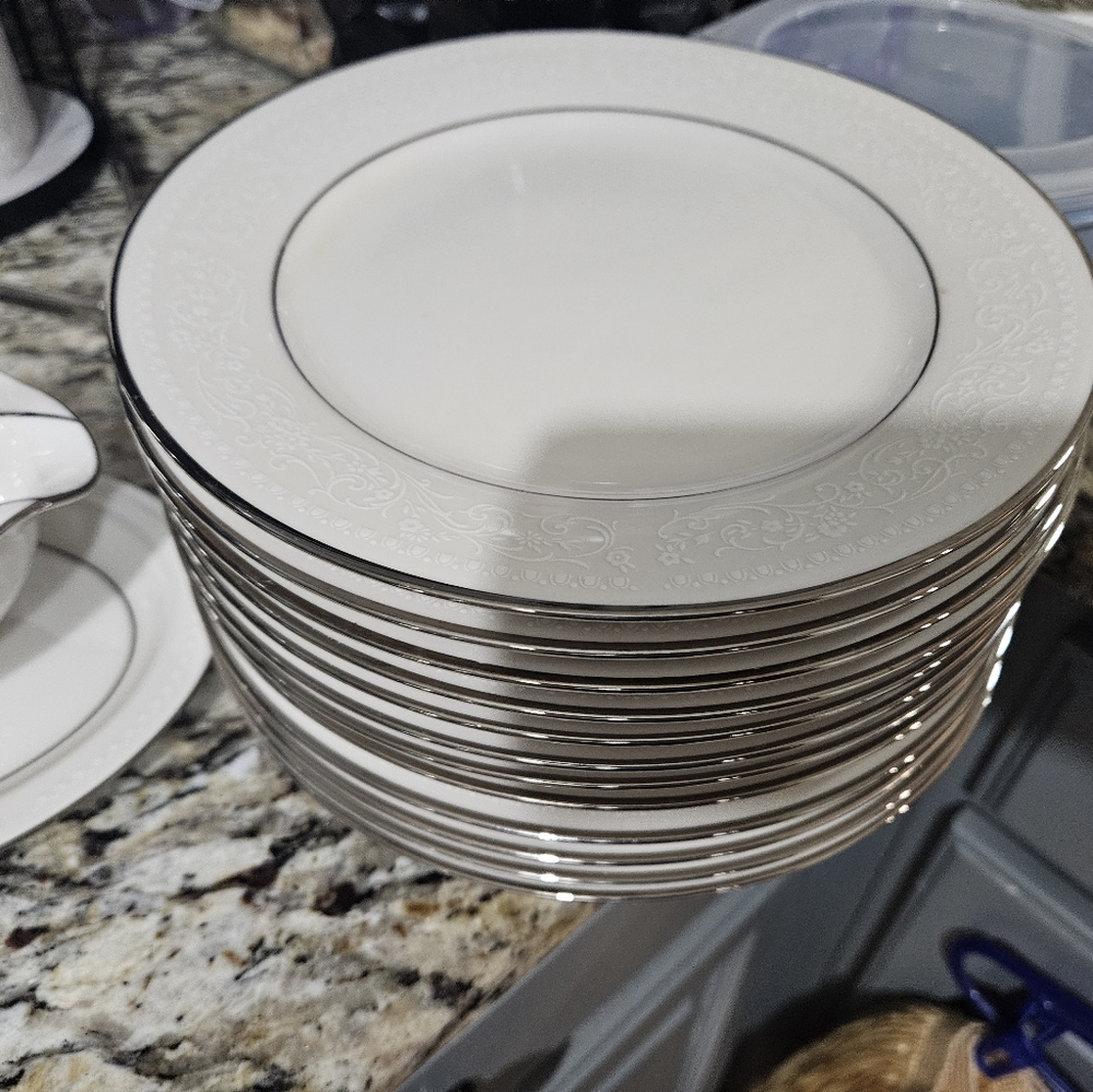 Noritake dinnerware - Picture 7 of 9